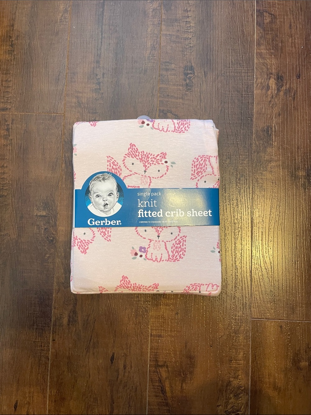 Fitted crib sheet